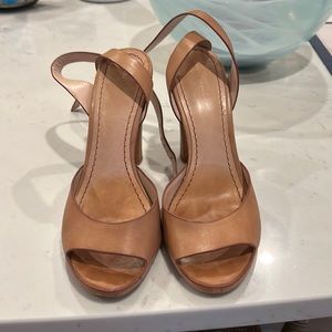 Pour La Vicotoire tan leather sandal.  Size 39